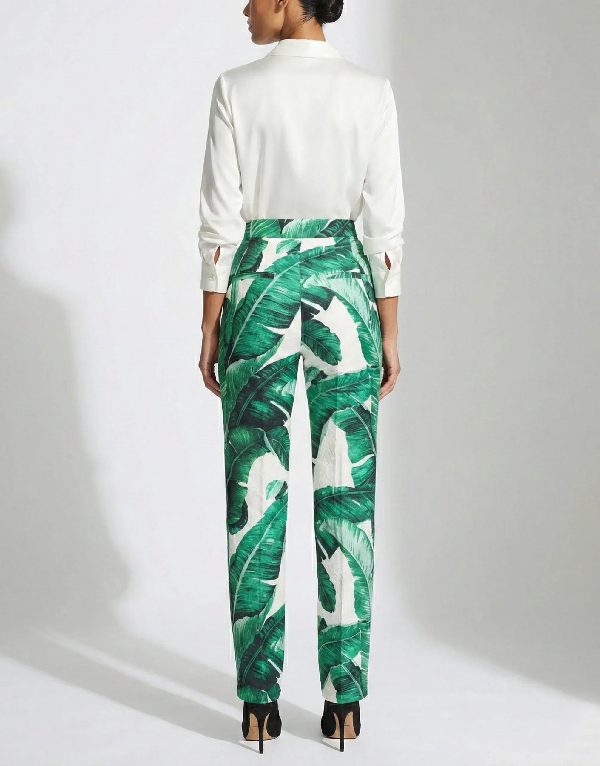Dolce
Gabbana High-Waisted Banana Leaf Print Trousers